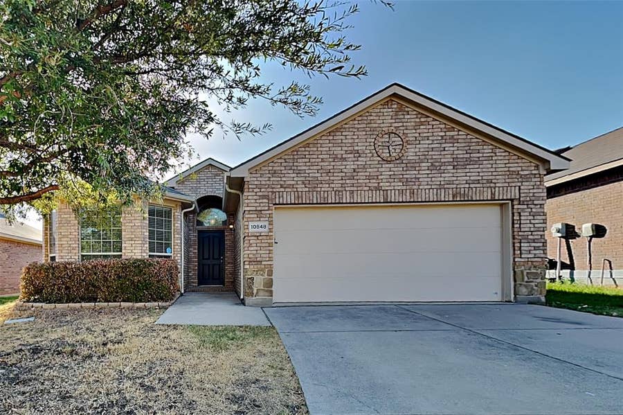 Property photo for 10848 Irish Glen Trail, Fort Worth, TX