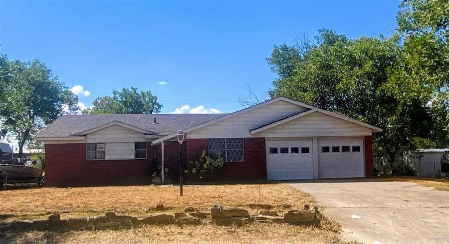 Property photo for 445 Hoffman Drive, Dublin, TX