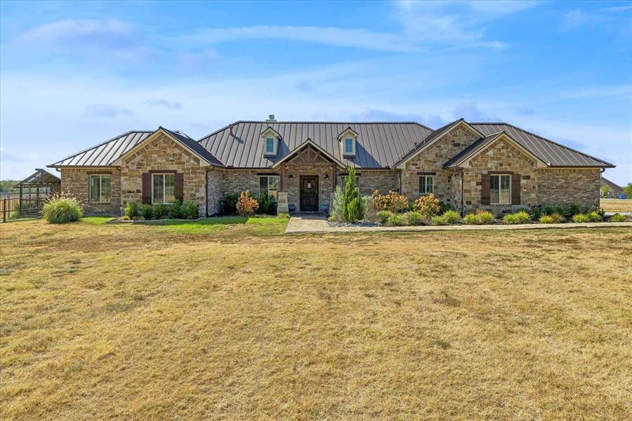 Property photo for 12953 Flow Road, Krum, TX