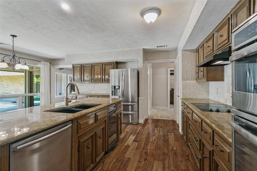 6441 Stonehaven Drive, Dallas, TX 75254 6441 Stonehaven Drive, Dallas, TX 75254