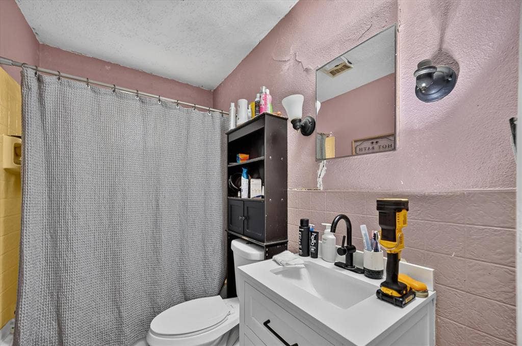 3320 Shorewood Drive, Mesquite, TX 75150 White vanity with matte black faucet and hardware