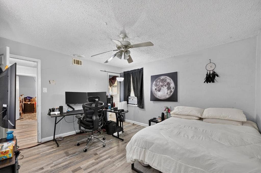 3320 Shorewood Drive, Mesquite, TX 75150 Wood-finish flooring with a neutral wall color and a ceiling fan