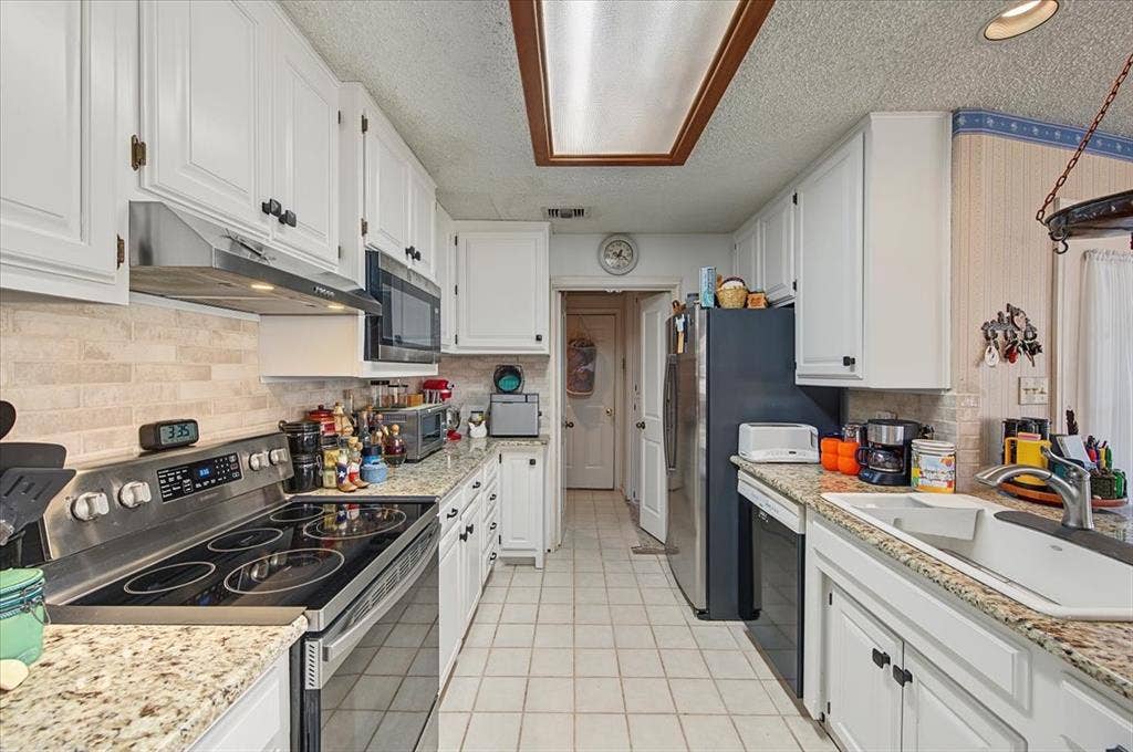 1300 Oak Harbor Boulevard, Azle, TX 76020 1300 Oak Harbor Boulevard, Azle, TX 76020