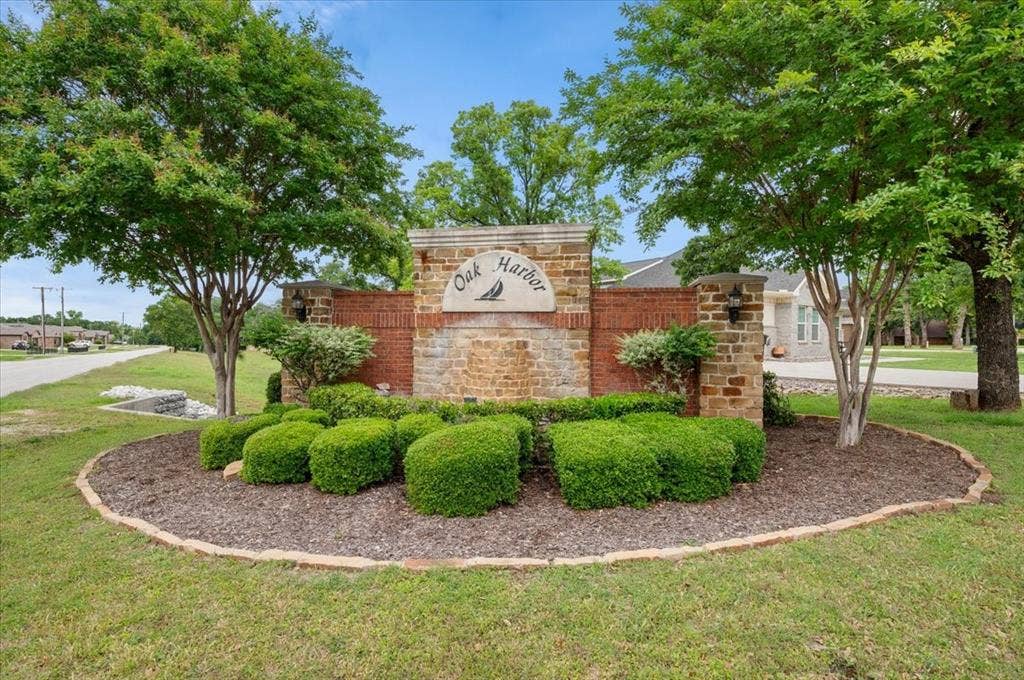 1300 Oak Harbor Boulevard, Azle, TX 76020 1300 Oak Harbor Boulevard, Azle, TX 76020
