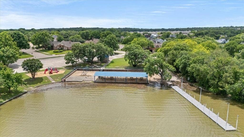 1300 Oak Harbor Boulevard, Azle, TX 76020 Community Amenities