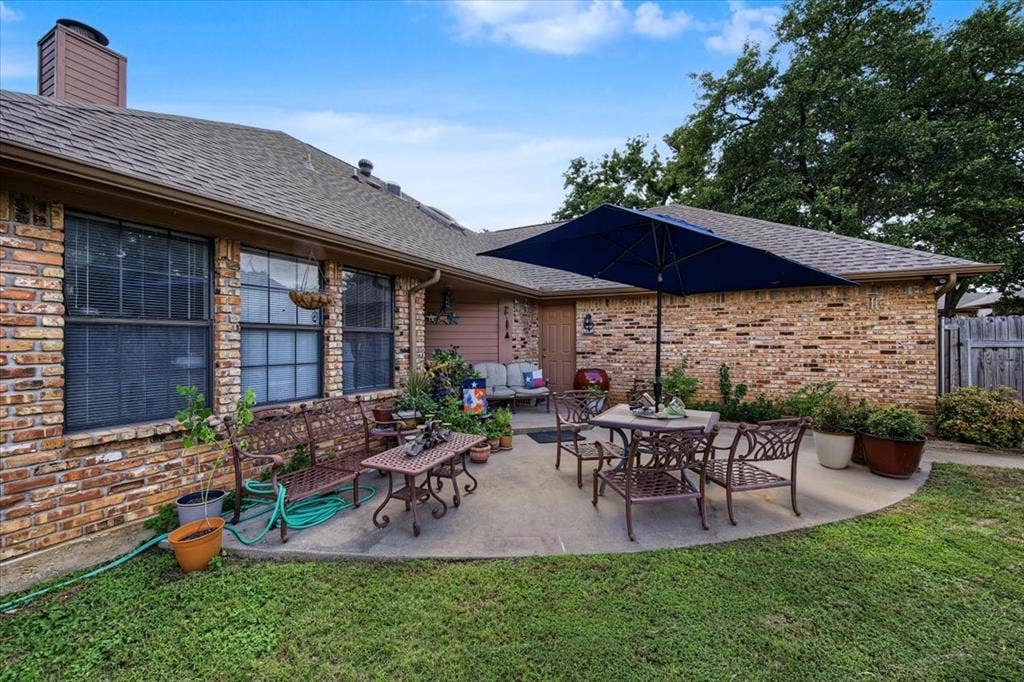 1300 Oak Harbor Boulevard, Azle, TX 76020 Back Patio