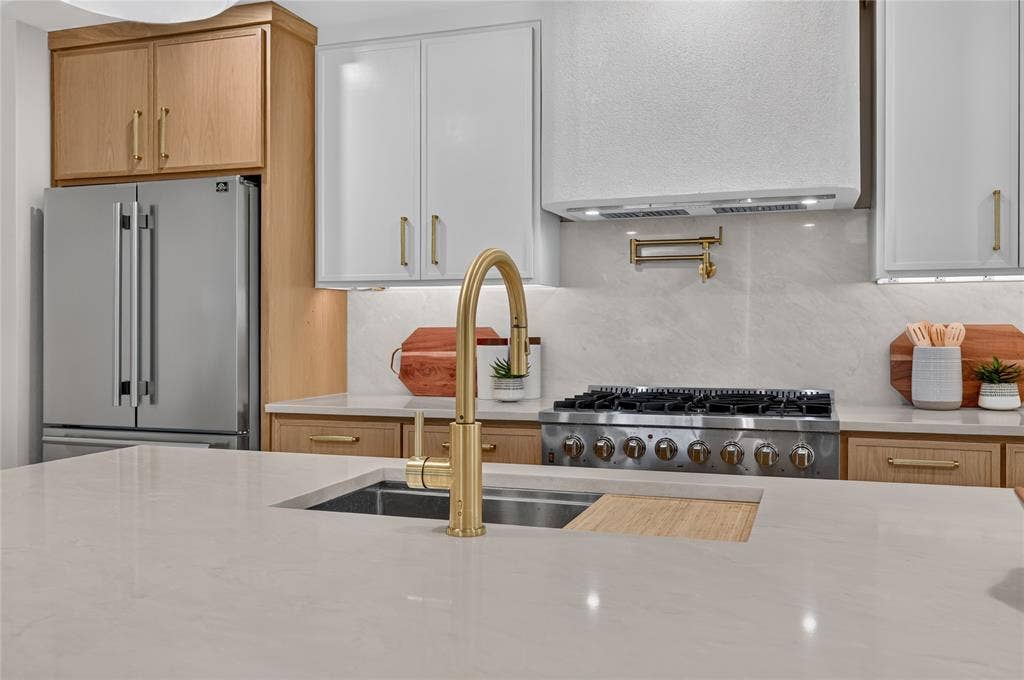 9754 Burleson Drive, Dallas, TX 75243 9754 Burleson Drive, Dallas, TX 75243