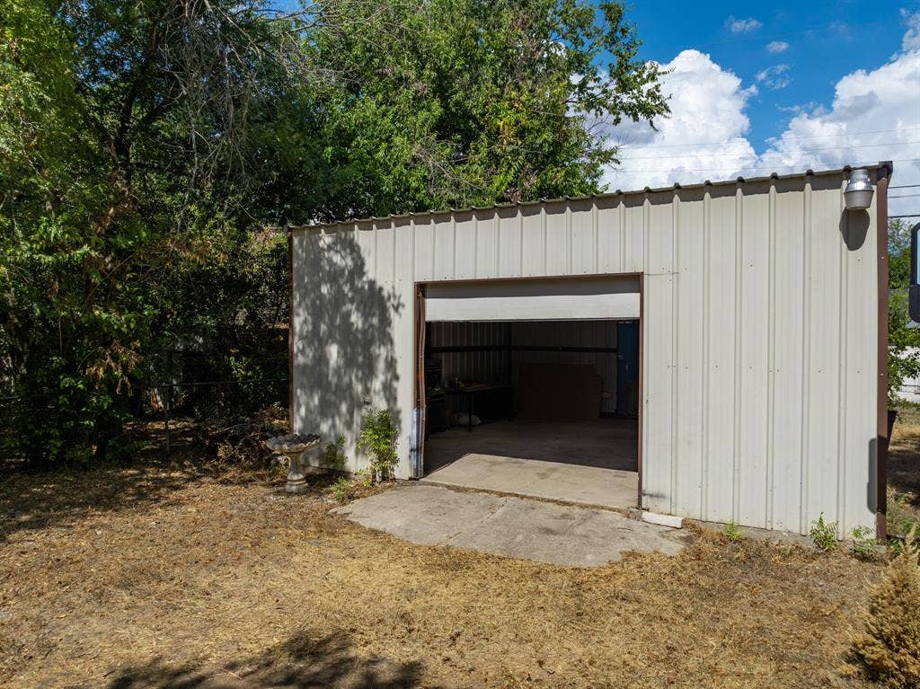 129 Victory Drive, Beverly Hills, TX 76711 129 Victory Drive, Beverly Hills, TX 76711