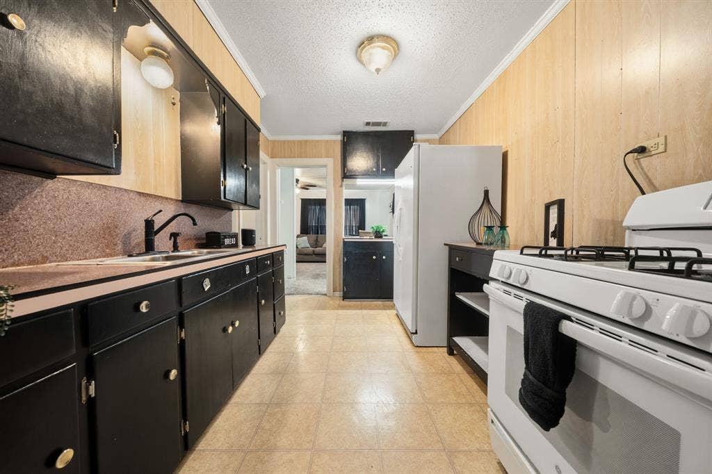 129 Victory Drive, Beverly Hills, TX 76711 129 Victory Drive, Beverly Hills, TX 76711