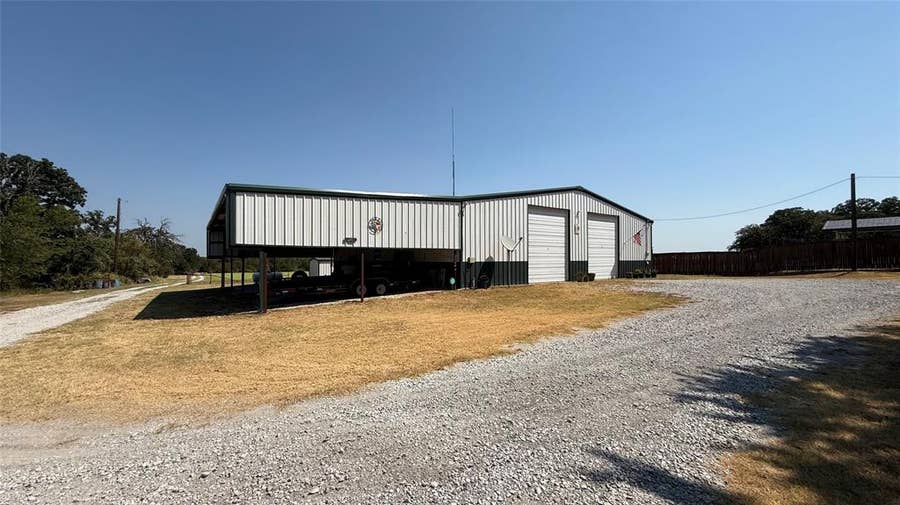 Property photo for 925 Jennings Lane, Azle, TX