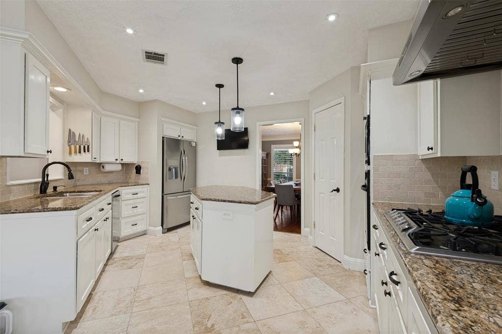 1803 Weanne Drive, Richardson, TX 75082 1803 Weanne Drive, Richardson, TX 75082