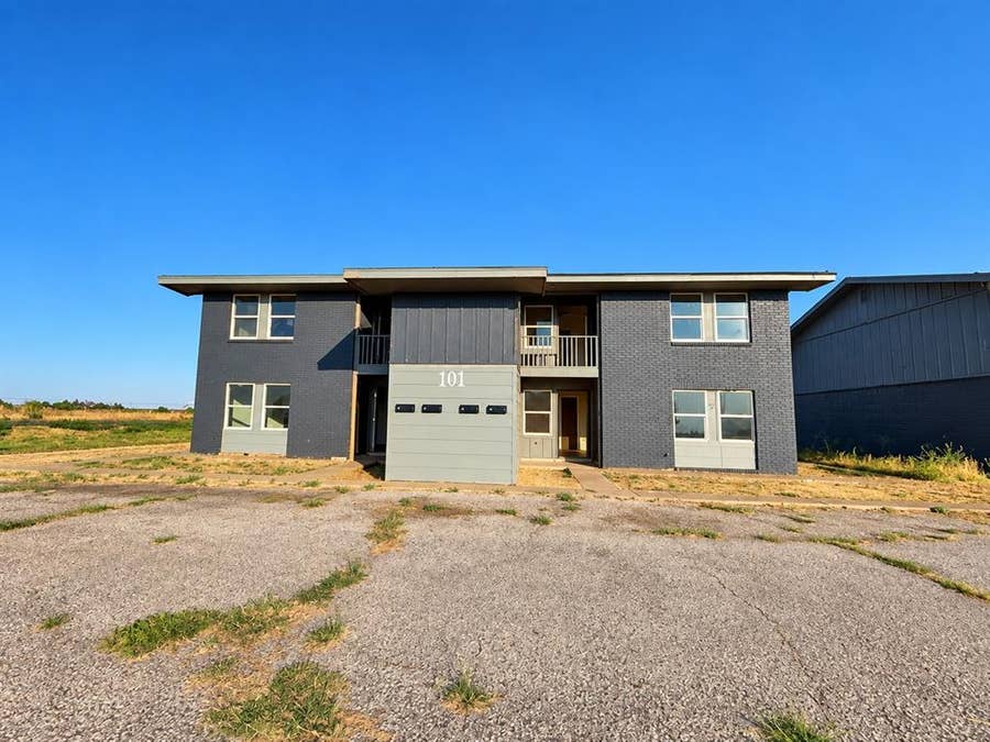 Property photo for 101 Pecos Place, Plainview, TX