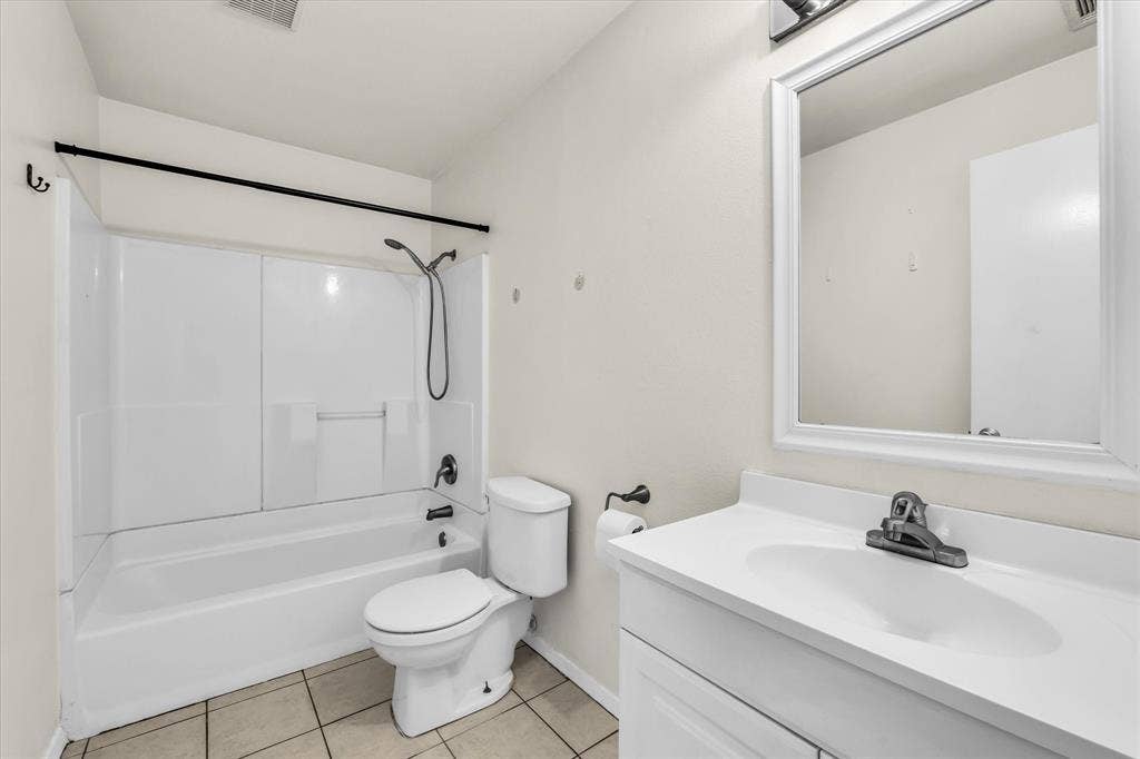 1500 Lake Shore Drive, #206, Waco, TX 76708