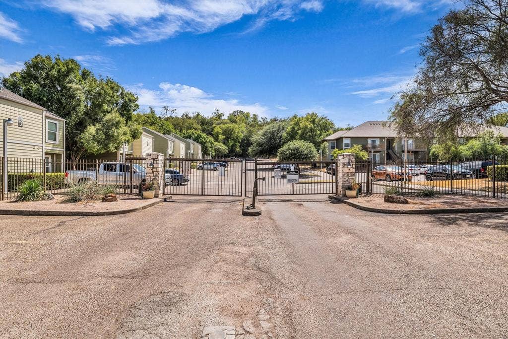 1500 Lake Shore Drive, #206, Waco, TX 76708