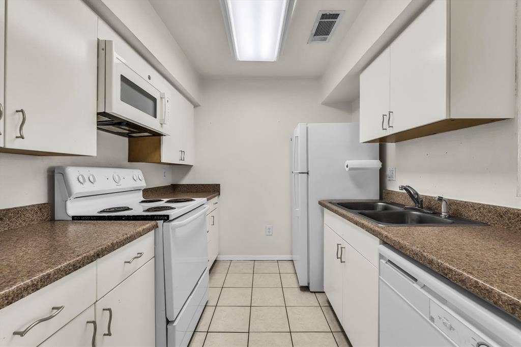 1500 Lake Shore Drive, #206, Waco, TX 76708