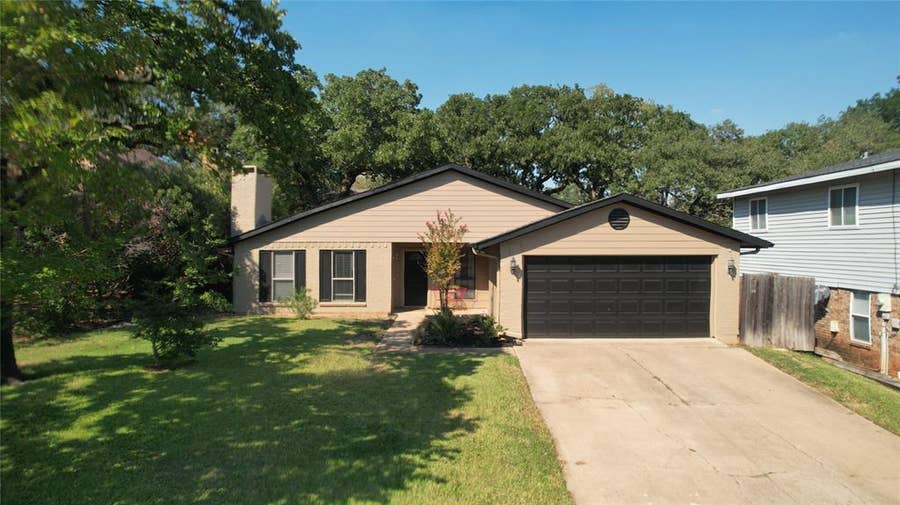 Property photo for 2813 Meandering Way, Bedford, TX