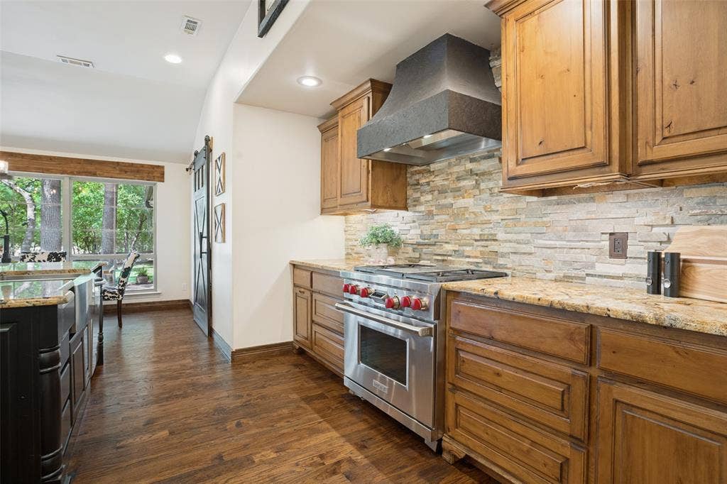 18 Brookhaven Drive, Lucas, TX 75002 Wolf range and oven with 4 burners and griddle.
