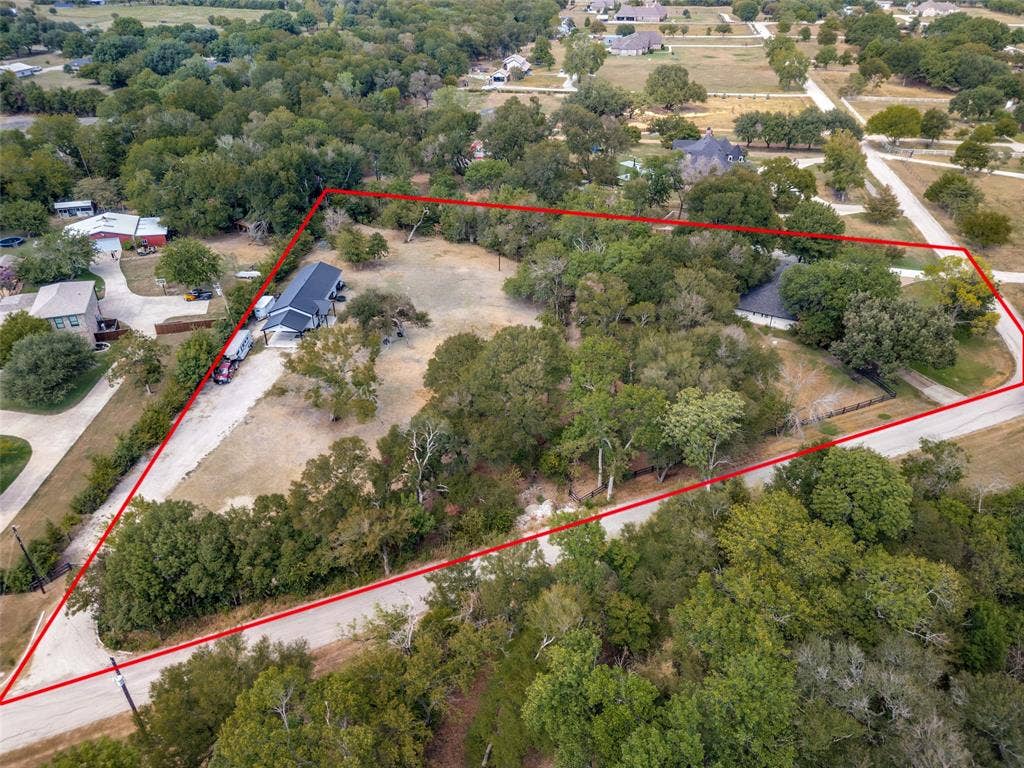18 Brookhaven Drive, Lucas, TX 75002 Boundary lines are approximate.