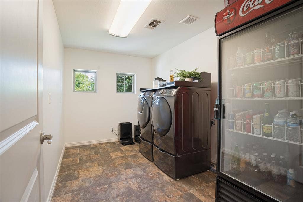 18 Brookhaven Drive, Lucas, TX 75002 Enormous laundry room