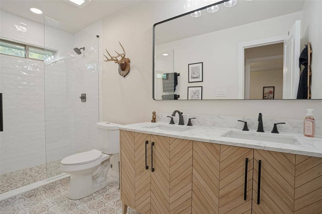 18 Brookhaven Drive, Lucas, TX 75002 Secondary bathroom has been tastefully remodeled.