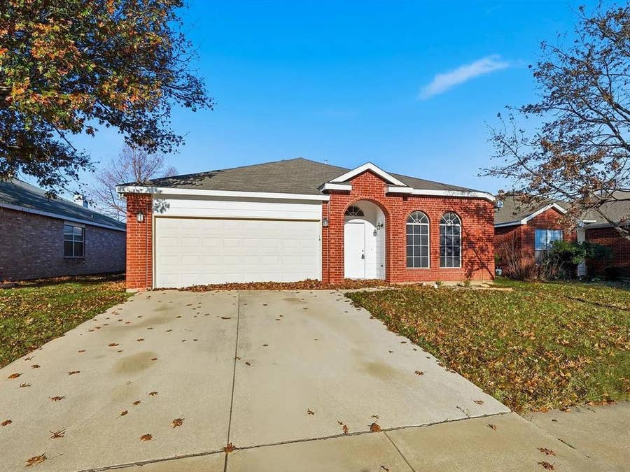 Property photo for 1048 Harriman Drive, Saginaw, TX
