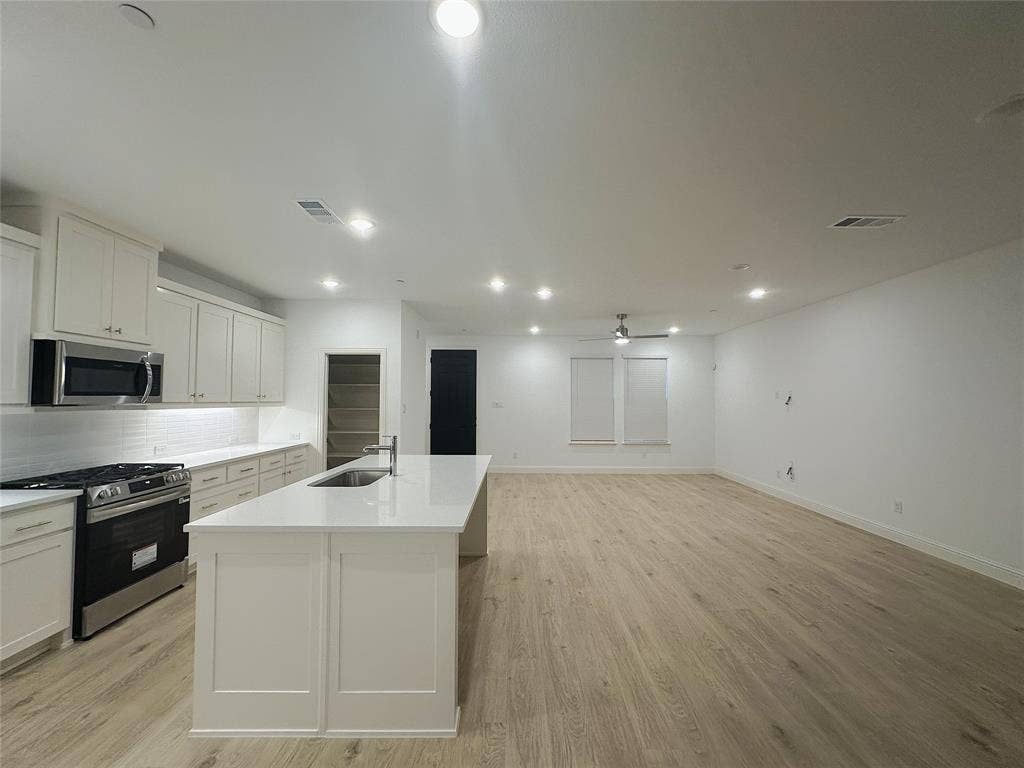 8924 Scarp Hill Lane, Frisco, TX 75035 8924 Scarp Hill Lane, Frisco, TX 75035