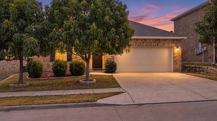 Property photo for 5401 Stone Meadow Lane, Fort Worth, TX