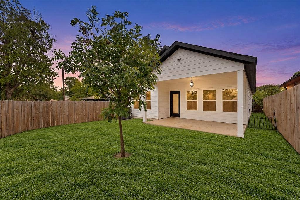 5263 Pennridge Lane, Dallas, TX 75241 virtually enhanced (sky & grass)
