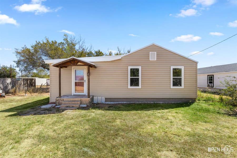 Property photo for 410 N Oak Street, Archer City, TX