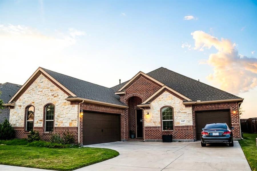 Property photo for 1307 Axis Deer Road, Arlington, TX