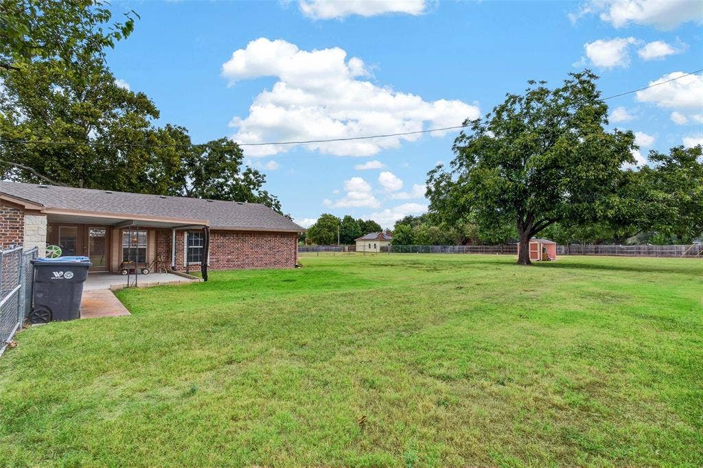 590 Bosque Lane, McGregor, TX 76657 Covered patio