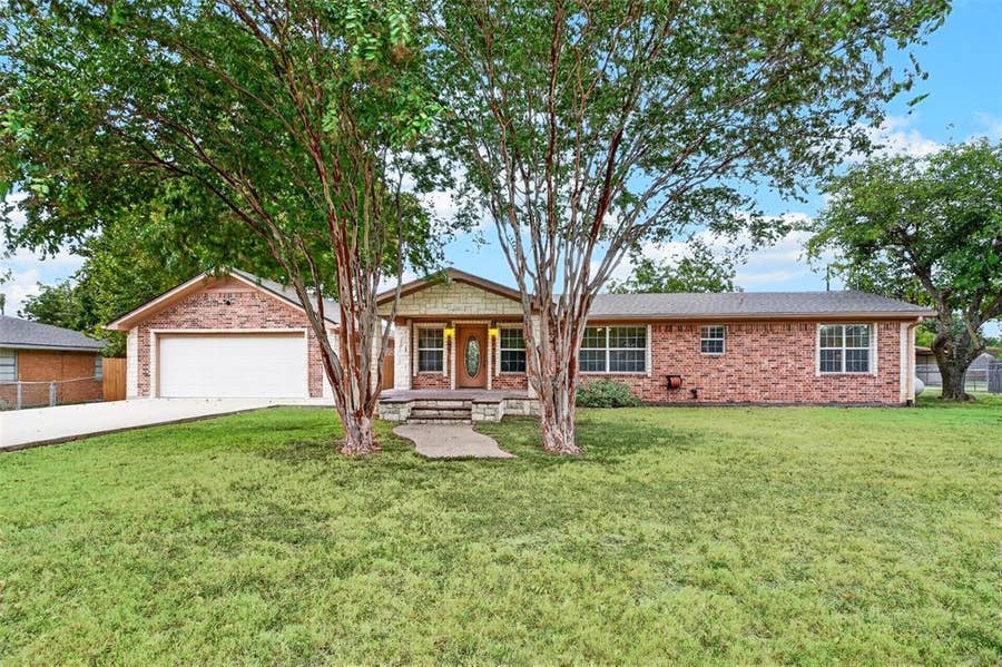 Property photo for 590 Bosque Lane, McGregor, TX