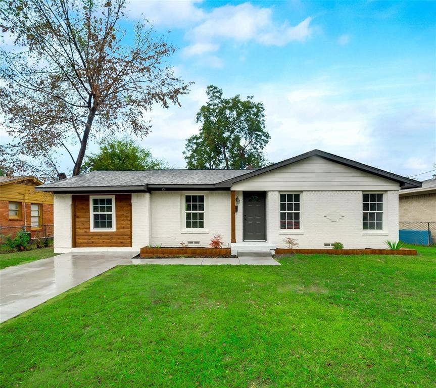 Property photo for 1605 Crestridge Drive, Mesquite, TX