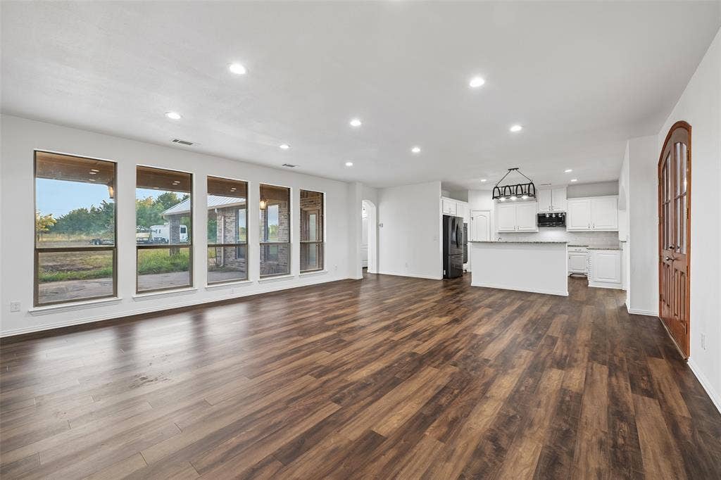6620 Montgomery Road, Midlothian, TX 76065