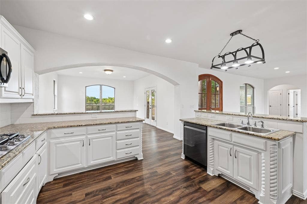 6620 Montgomery Road, Midlothian, TX 76065