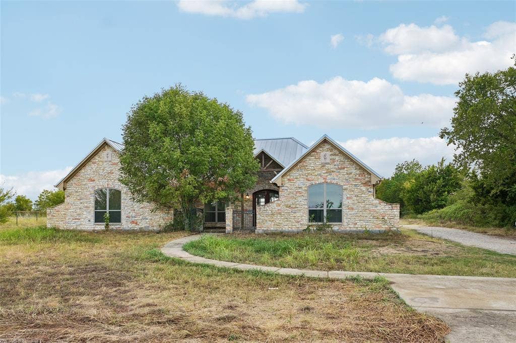 6620 Montgomery Road, Midlothian, TX 76065