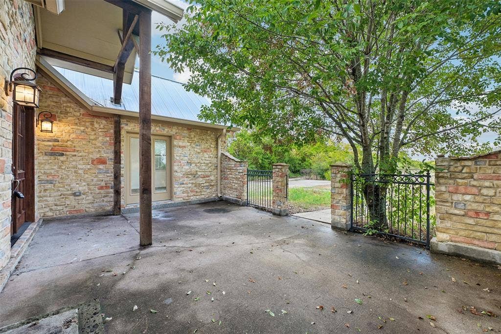 6620 Montgomery Road, Midlothian, TX 76065