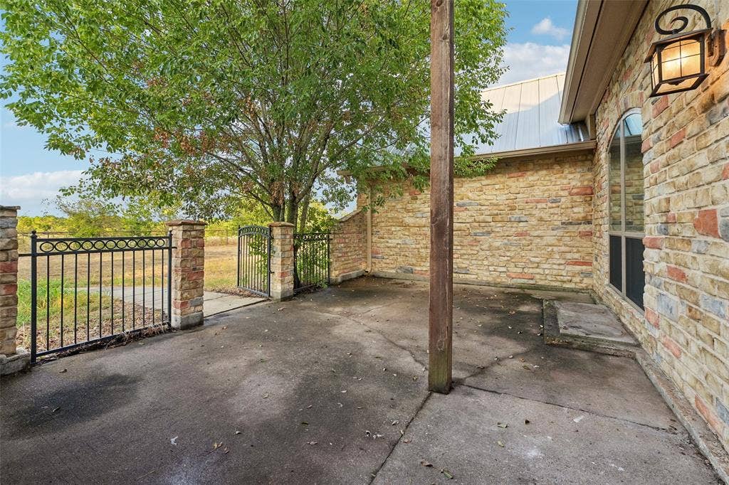 6620 Montgomery Road, Midlothian, TX 76065