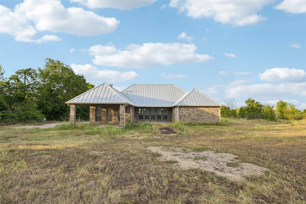 6620 Montgomery Road, Midlothian, TX 76065
