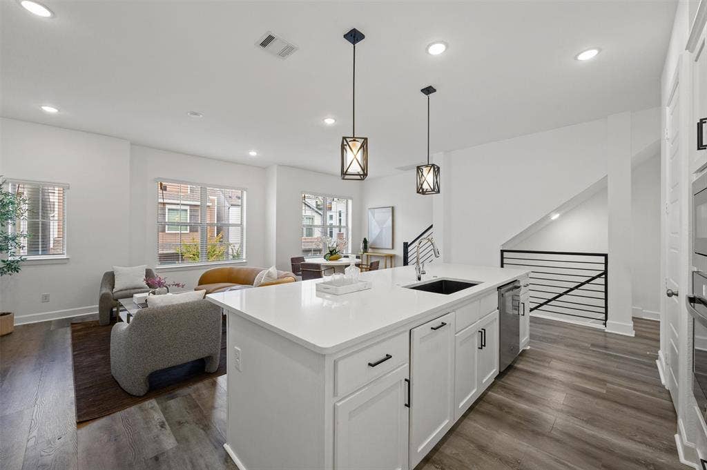 1047 Manacor Lane, Dallas, TX 75212 1047 Manacor Lane, Dallas, TX 75212