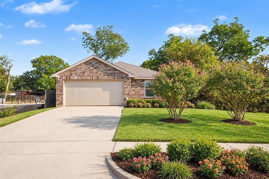 Property photo for 1634 E Missouri Avenue, Dallas, TX