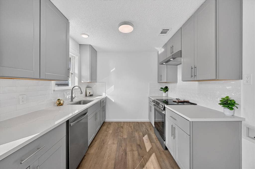 12 States Avenue, Midlothian, TX 76065 Smart kitchen layout!