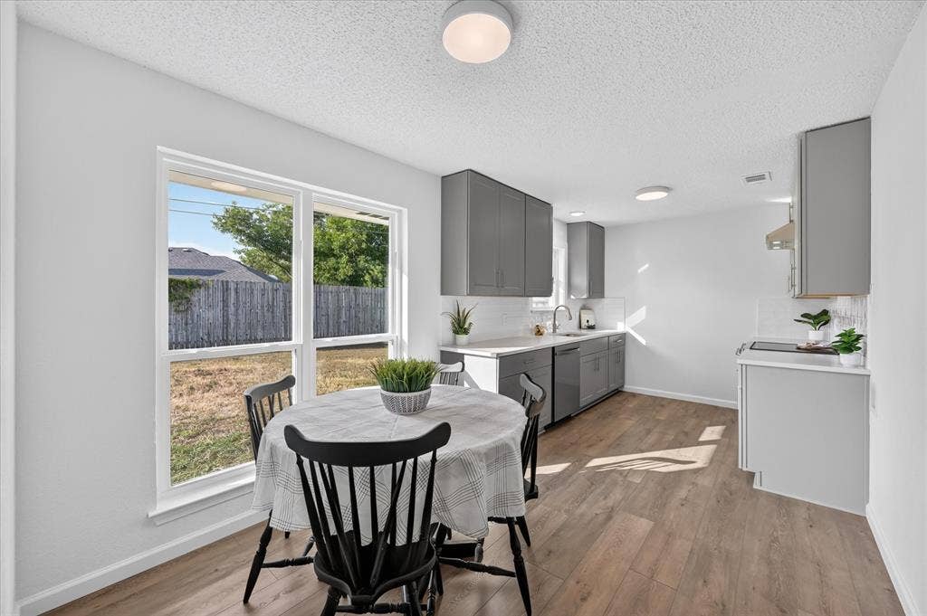 12 States Avenue, Midlothian, TX 76065 Dinning room and kitchen