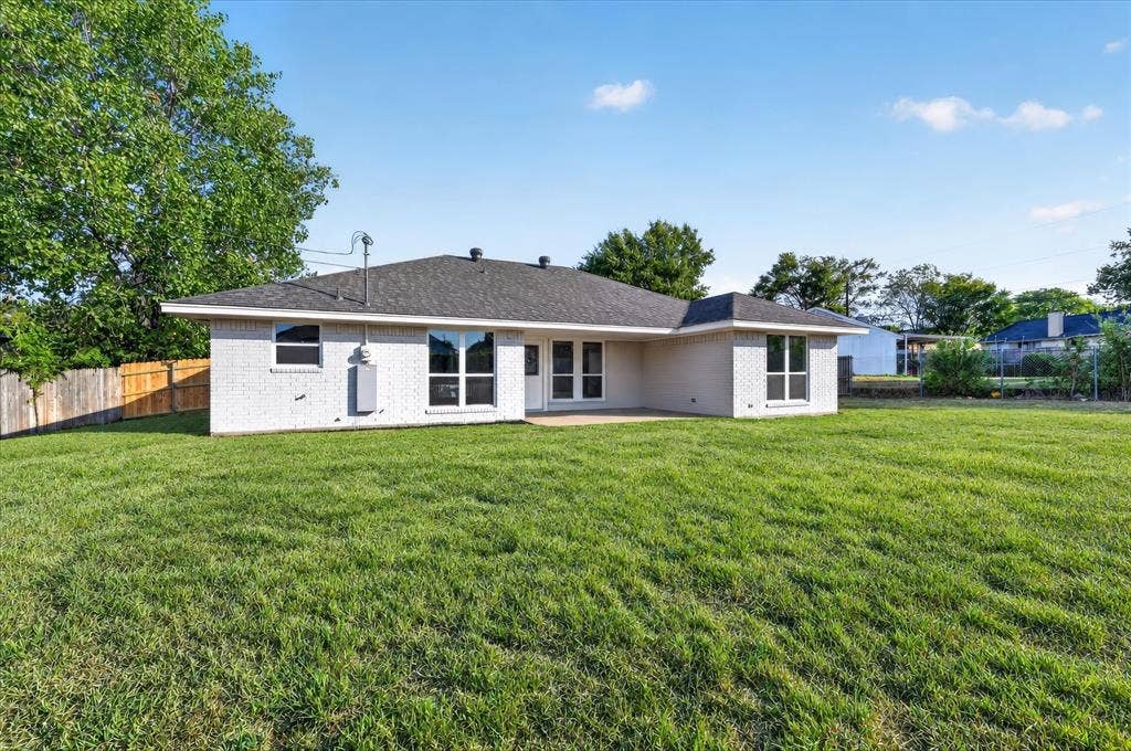 12 States Avenue, Midlothian, TX 76065 New roof, electrical panel, windows, door and paint!
