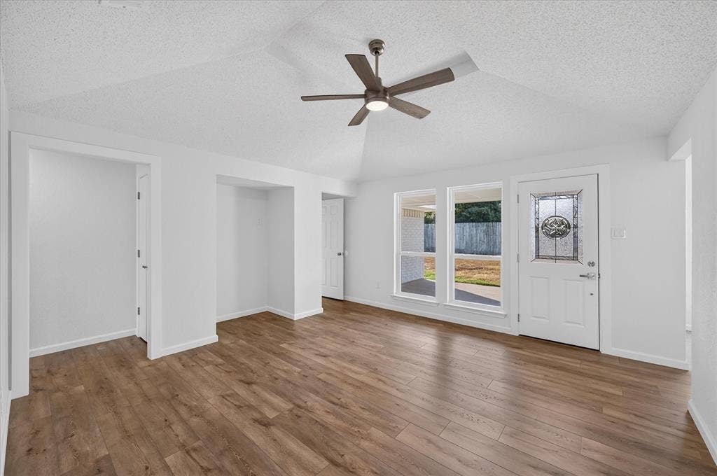 12 States Avenue, Midlothian, TX 76065 Upon entering the front door you are greeting with a vaulted ceiling living room!