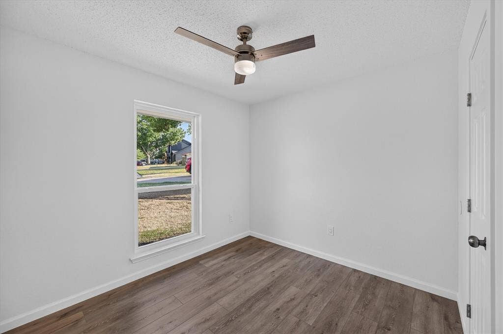 12 States Avenue, Midlothian, TX 76065 Second, secondary bedroom!