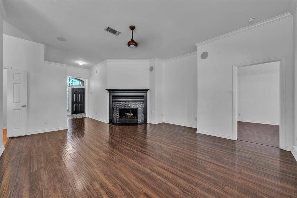 4533 Summerbrook Circle, Fort Worth, TX 76137