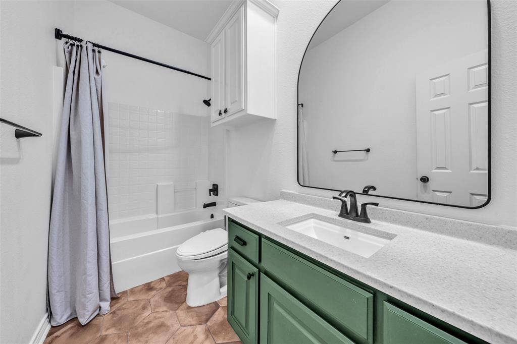 4533 Summerbrook Circle, Fort Worth, TX 76137