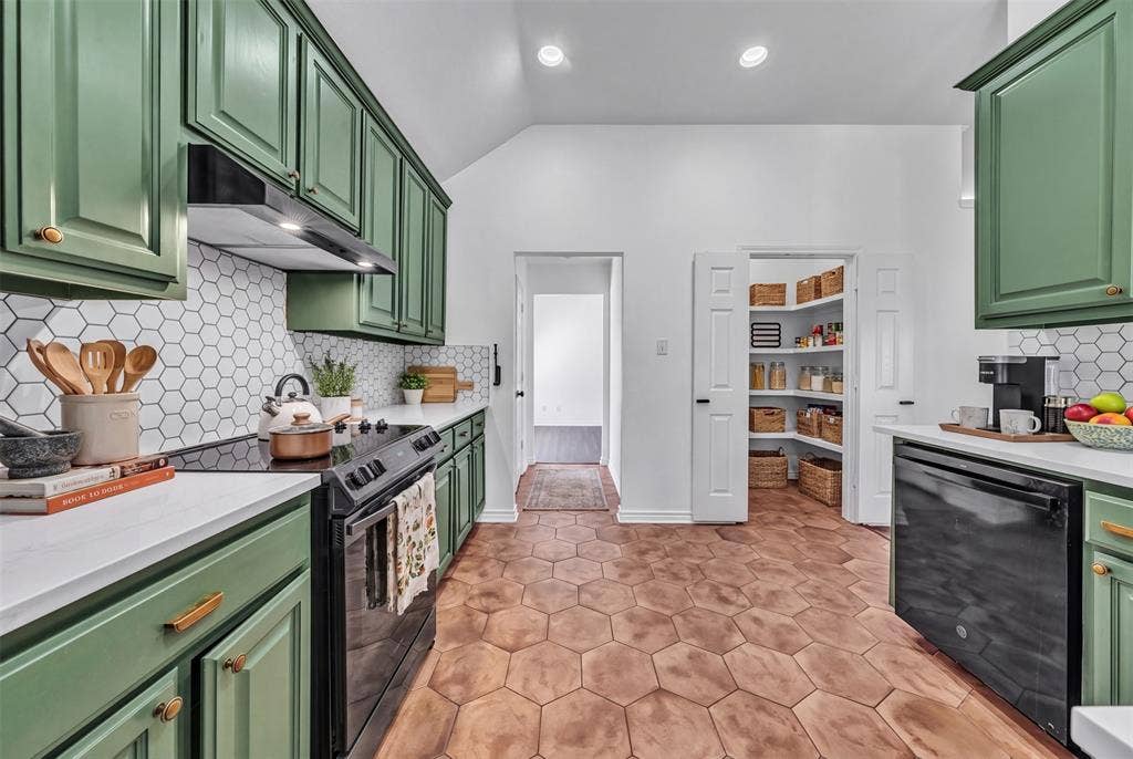 4533 Summerbrook Circle, Fort Worth, TX 76137