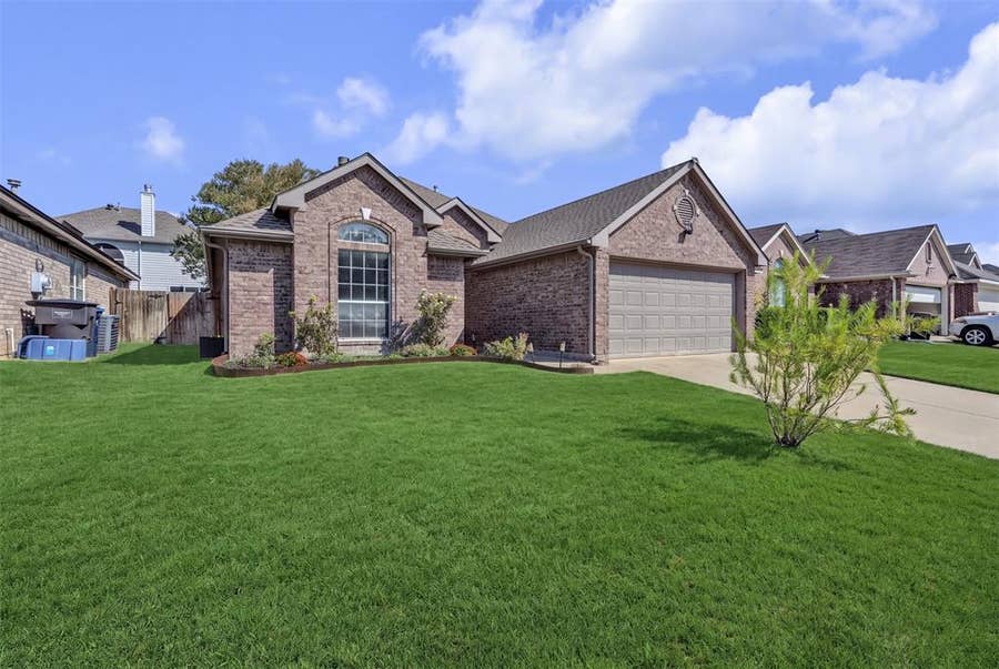 Property photo for 4533 Summerbrook Circle, Fort Worth, TX